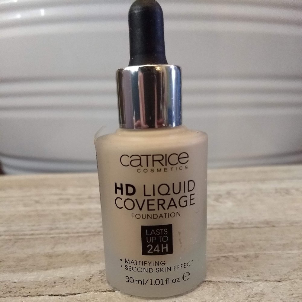5/$25 HD Liquid Coverage in 010 Light Beige